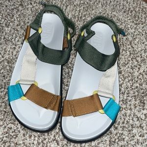 Never worn Zara Sandals size 33 boys